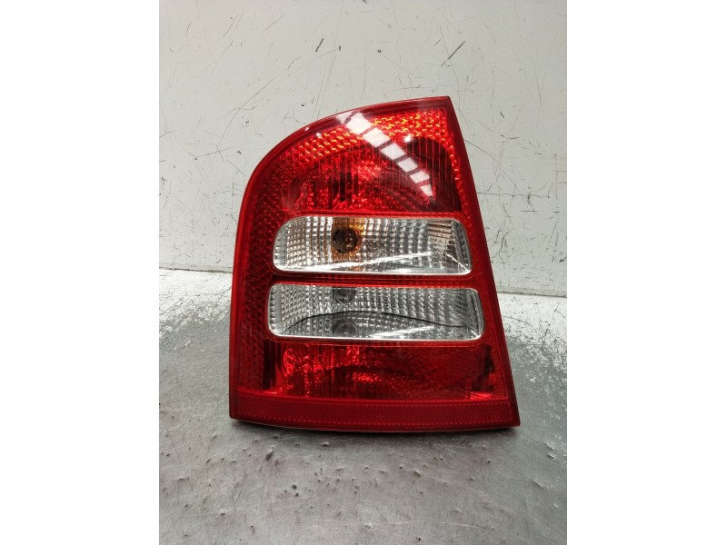 Recambio de piloto trasero izquierdo para skoda octavia i (1u2) 1.6 referencia OEM IAM   2000