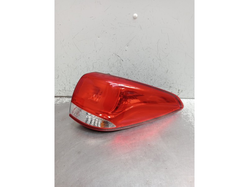 Recambio de piloto trasero derecho para kia carens iv 1.7 crdi referencia OEM IAM   2013