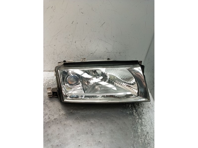 Recambio de faro derecho para skoda octavia i (1u2) 1.6 referencia OEM IAM 1U1941016E  2000