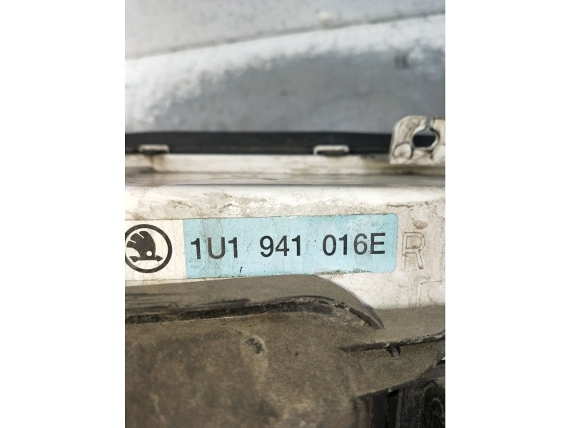 Recambio de faro derecho para skoda octavia i (1u2) 1.6 referencia OEM IAM 1U1941016E  2000
