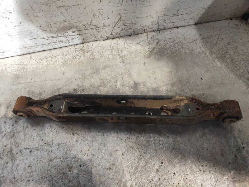 Recambio de brazo suspension inferior trasero derecho para nissan qashqai (j10) acenta referencia OEM IAM   55501JD00A