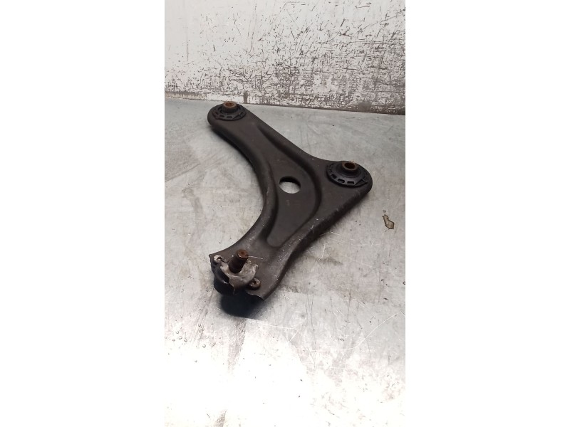 Recambio de brazo suspension inferior delantero derecho para peugeot 1007 (km_) 1.4 16v referencia OEM IAM   05