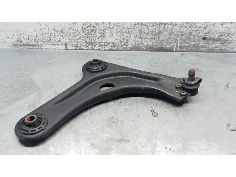 Recambio de brazo suspension inferior delantero derecho para peugeot 1007 (km_) 1.4 16v referencia OEM IAM   05