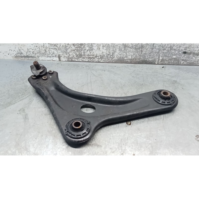 Recambio de brazo suspension inferior delantero derecho para peugeot 1007 (km_) 1.4 16v referencia OEM IAM   05