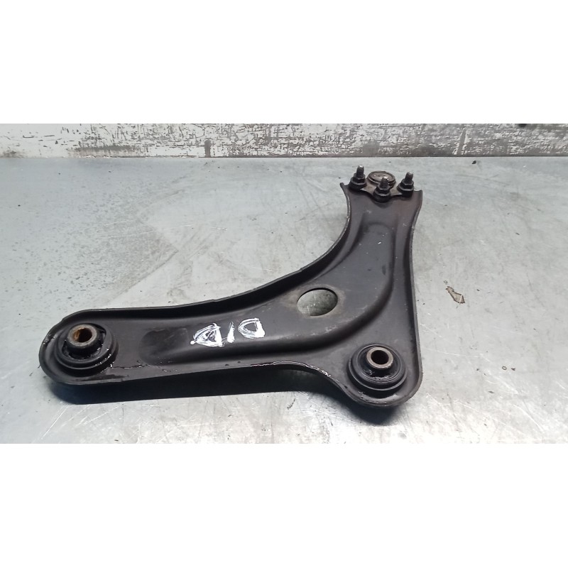 Recambio de brazo suspension inferior delantero derecho para peugeot 1007 (km_) 1.4 16v referencia OEM IAM   05
