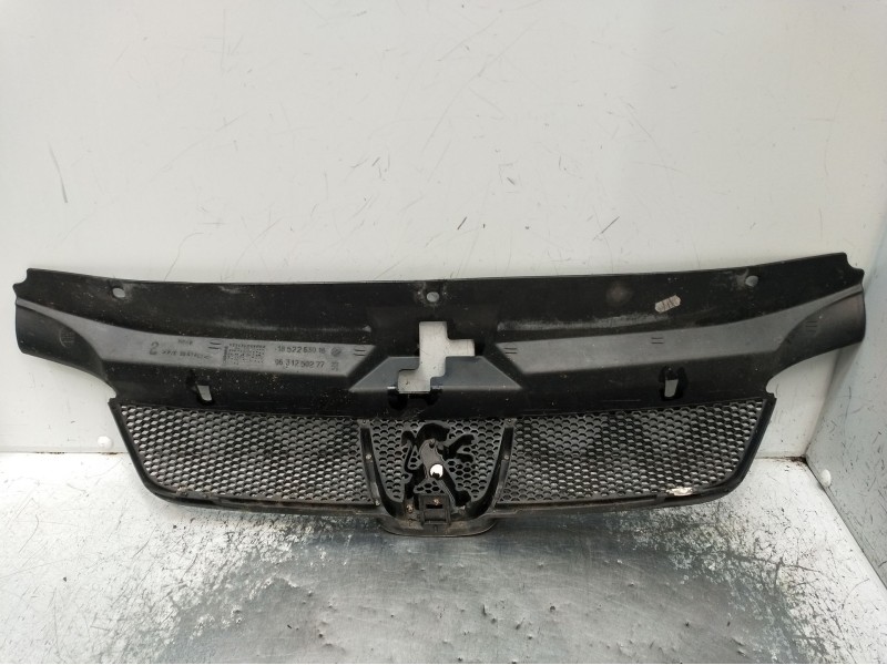 Recambio de rejilla delantera para peugeot 406 (8b) 2.0 16v referencia OEM IAM 9631250277 1852263016 1999