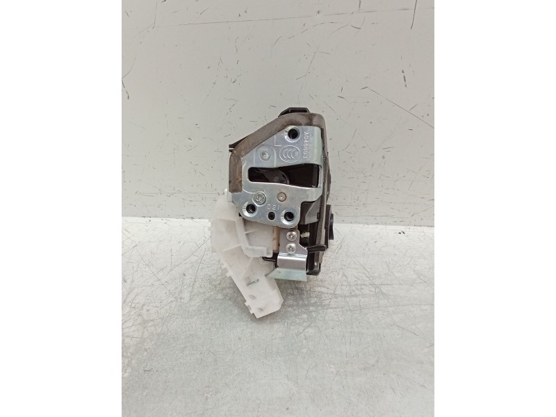 Recambio de motor cierre centralizado trasero izquierdo para toyota c-hr (_x1_) 1.8 hybrid (zyx10_, zyx11_) referencia OEM IAM A