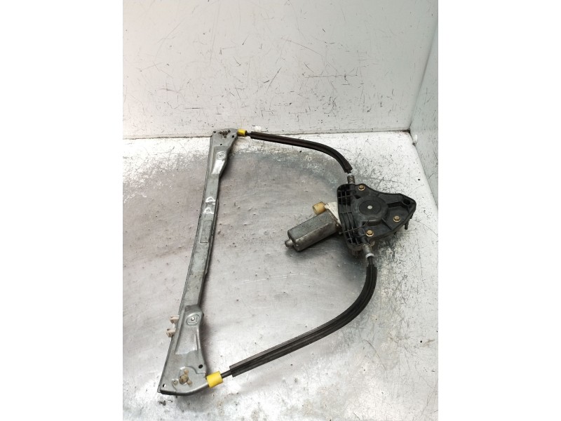 Recambio de elevalunas delantero derecho para renault clio ii (bb_, cb_) 1.5 dci (b/cb07) referencia OEM IAM  3P 2001
