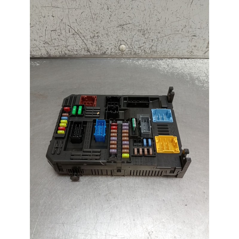 Recambio de caja reles / fusibles para opel corsa f referencia OEM IAM 983070768000 BSIEL3 0652065382 2019