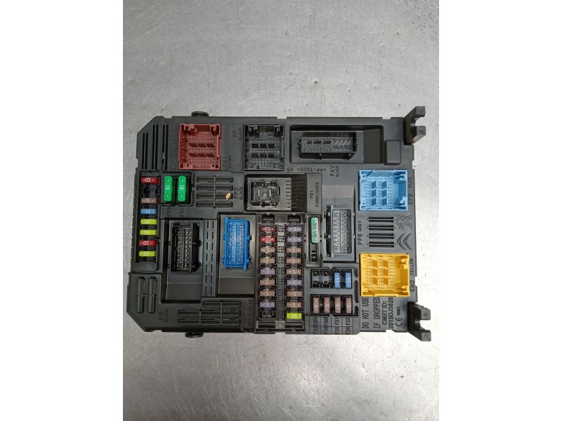 Recambio de caja reles / fusibles para opel corsa f referencia OEM IAM 983070768000 BSIEL3 0652065382 2019
