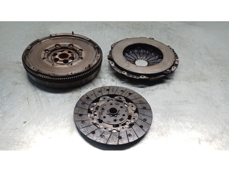 Recambio de kit embrague para audi a3 sportback (8pa) 2.0 tdi referencia OEM IAM   07