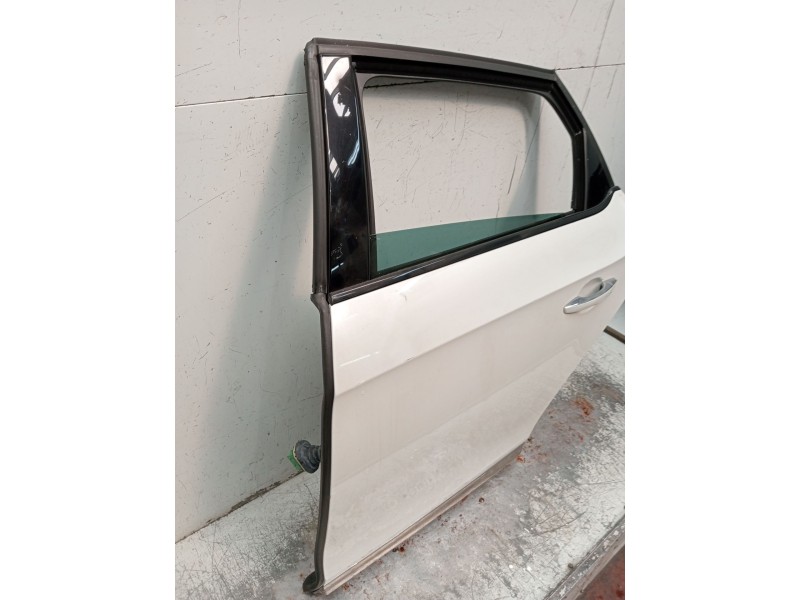 Recambio de puerta trasera izquierda para ds 5 business class hybrid 4x4 referencia OEM IAM  5P 2012