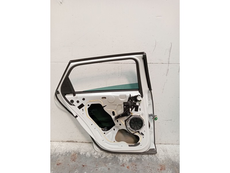 Recambio de puerta trasera izquierda para ds 5 business class hybrid 4x4 referencia OEM IAM  5P 2012