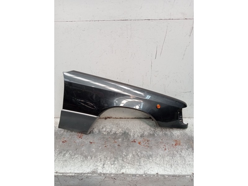 Recambio de aleta delantera derecha para mercedes-benz clase e (w124) berlina referencia OEM IAM   1984