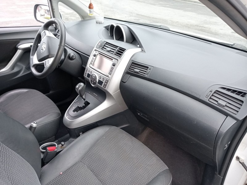 toyota verso (_r2_) del año 2012