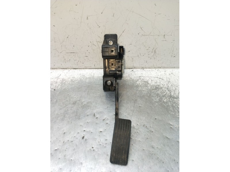Recambio de potenciometro pedal para mitsubishi l200 / triton (ka_t, kb_t) 2.5 di-d 4wd (kb4t) referencia OEM IAM 68101312  2005