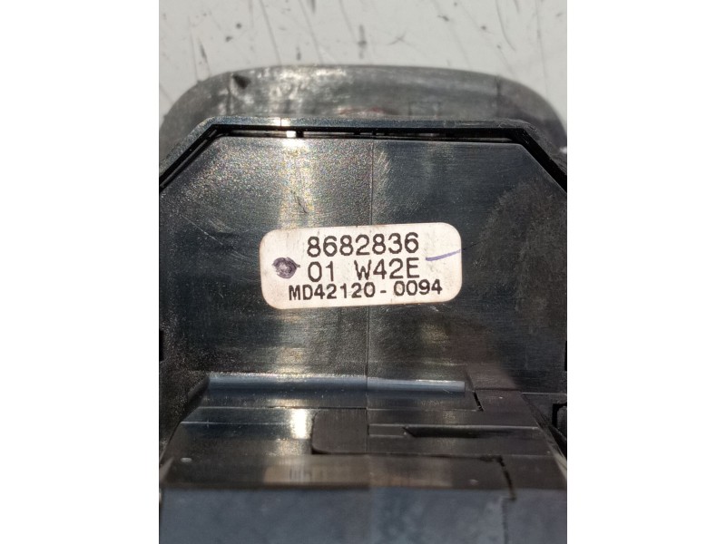 Recambio de mando elevalunas delantero izquierdo para volvo v70 ii (285) 2.4 referencia OEM IAM 8682836 MD421200094 2000 5P
