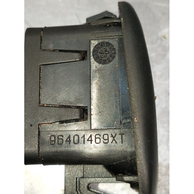 Recambio de mando elevalunas delantero izquierdo para peugeot 1007 (km_) 1.4 16v referencia OEM IAM 96401469XT 3P 2005