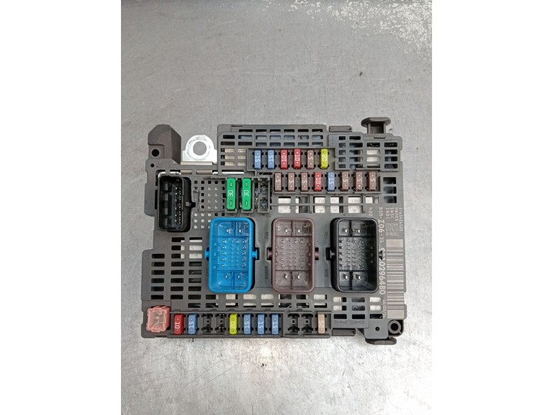 Recambio de caja reles / fusibles para ds 5 business class hybrid 4x4 referencia OEM IAM 9810296480 65426100 2012