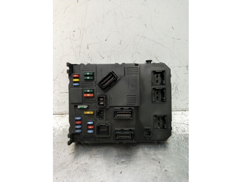 Recambio de caja reles / fusibles para peugeot 1007 (km_) 1.4 16v referencia OEM IAM 9659579180 BSIF0400 2005