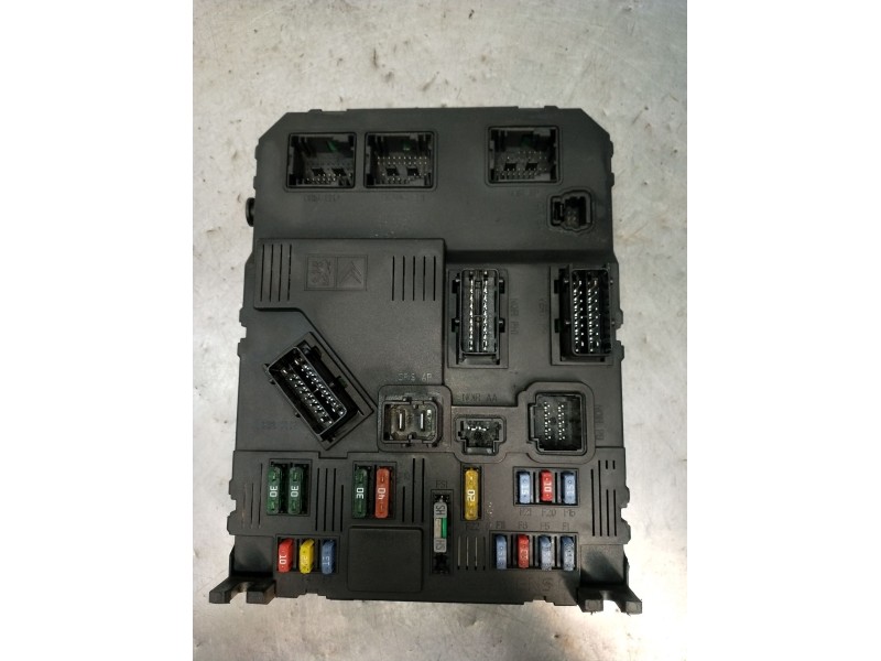 Recambio de caja reles / fusibles para peugeot 1007 (km_) 1.4 16v referencia OEM IAM 9659579180 BSIF0400 2005
