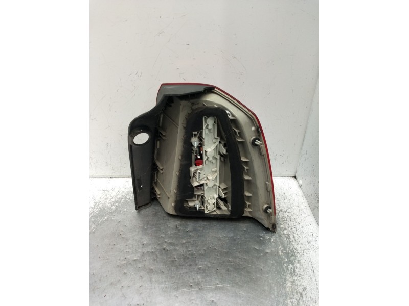 Recambio de piloto trasero izquierdo para opel zafira / zafira family b (a05) 1.8 (m75) referencia OEM IAM   2005