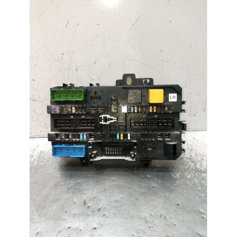 Recambio de caja reles / fusibles para opel zafira / zafira family b (a05) 1.8 (m75) referencia OEM IAM 5DK00866924 13268286 200