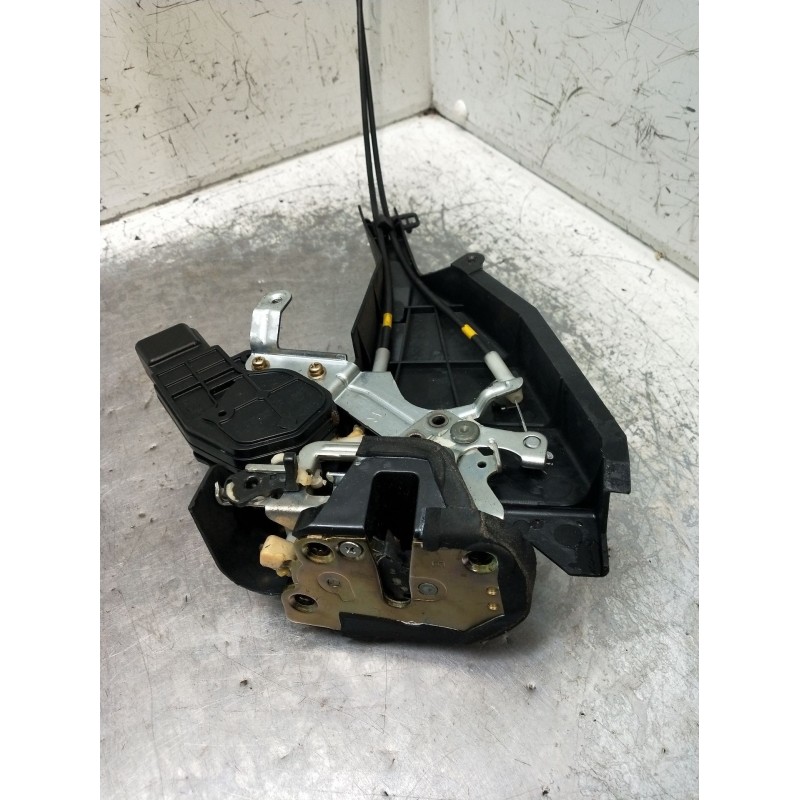 Recambio de motor cierre centralizado trasero derecho para toyota corolla (_e12_) 1.6 vvt-i (zze121_) referencia OEM IAM  5P 200