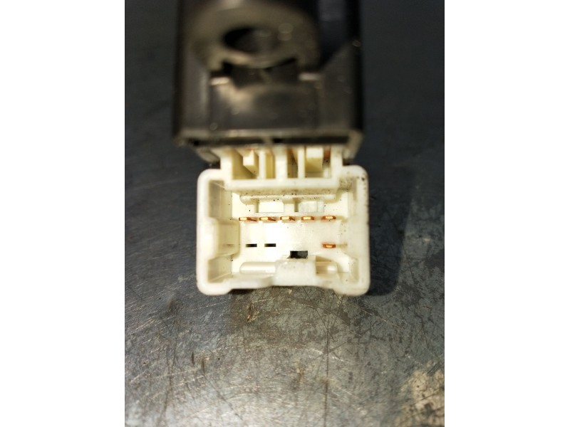 Recambio de mando elevalunas delantero derecho para nissan x-trail i (t30) 2.2 di 4x4 referencia OEM IAM  5P 2001