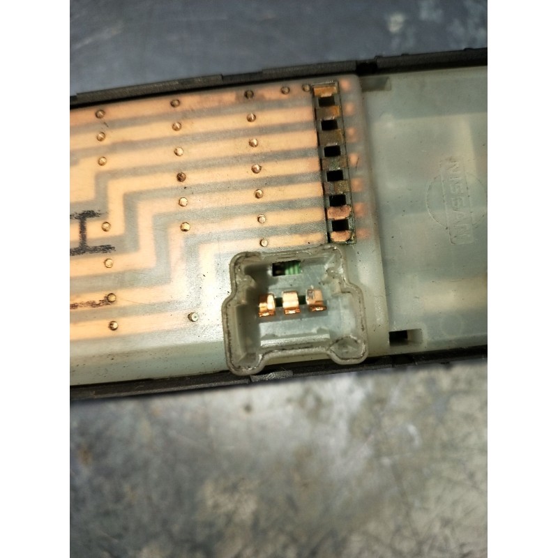 Recambio de mando elevalunas delantero izquierdo para nissan x-trail i (t30) 2.2 di 4x4 referencia OEM IAM  5P 2001