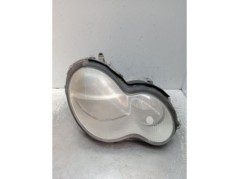 Recambio de faro derecho para mercedes-benz clase c (w203) c 270 cdi (203.016) referencia OEM IAM 0301166202 A2038200261 2000