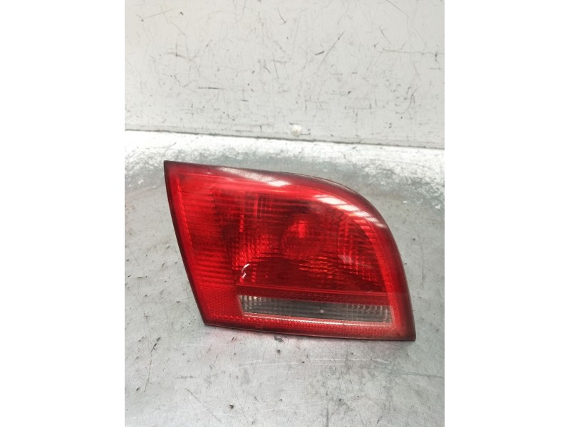 Recambio de piloto trasero izquierdo interior para audi a3 sportback (8pa) 2.0 tdi referencia OEM IAM 8P4945093198  2007