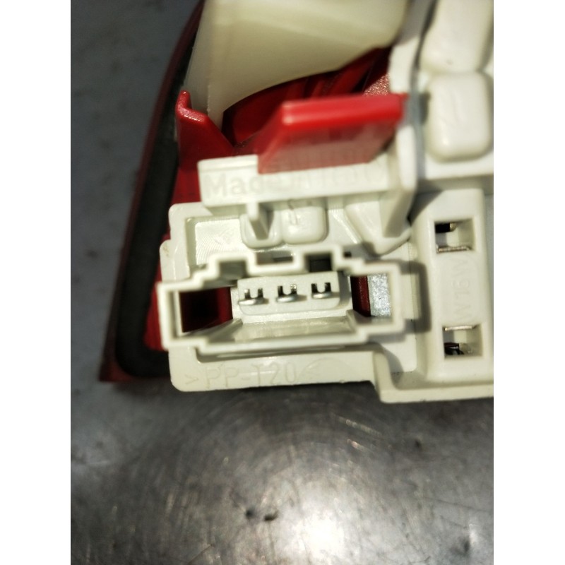 Recambio de piloto trasero izquierdo interior para audi a3 sportback (8pa) 2.0 tdi referencia OEM IAM 8P4945093198  2007
