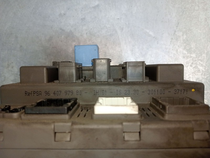 Recambio de caja reles / fusibles para peugeot 607 (9d, 9u) 2.2 16v referencia OEM IAM 9640797980  2000