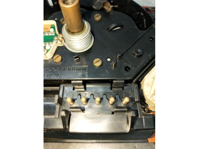 Recambio de cuadro instrumentos para mercedes-benz clase e (w124) berlina referencia OEM IAM 1245437321 110008316 1984