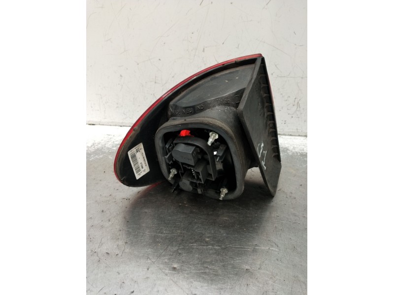 Recambio de piloto trasero derecho para renault megane i classic (la0/1_) 1.9 dti (la1u) referencia OEM IAM 67733880  1999