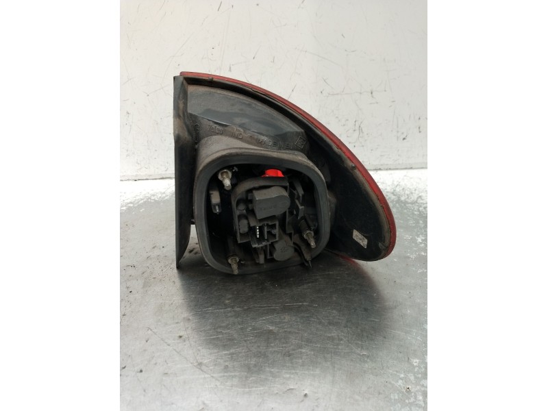 Recambio de piloto trasero izquierdo para renault megane i classic (la0/1_) 1.9 dti (la1u) referencia OEM IAM   1999