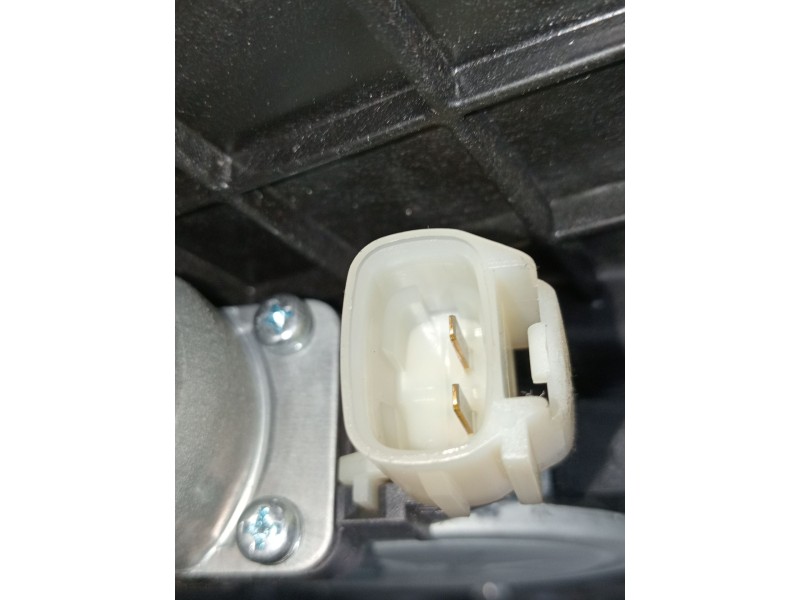 Recambio de elevalunas delantero derecho para kia carens iv 1.7 crdi referencia OEM IAM 82480A400  2013 5P