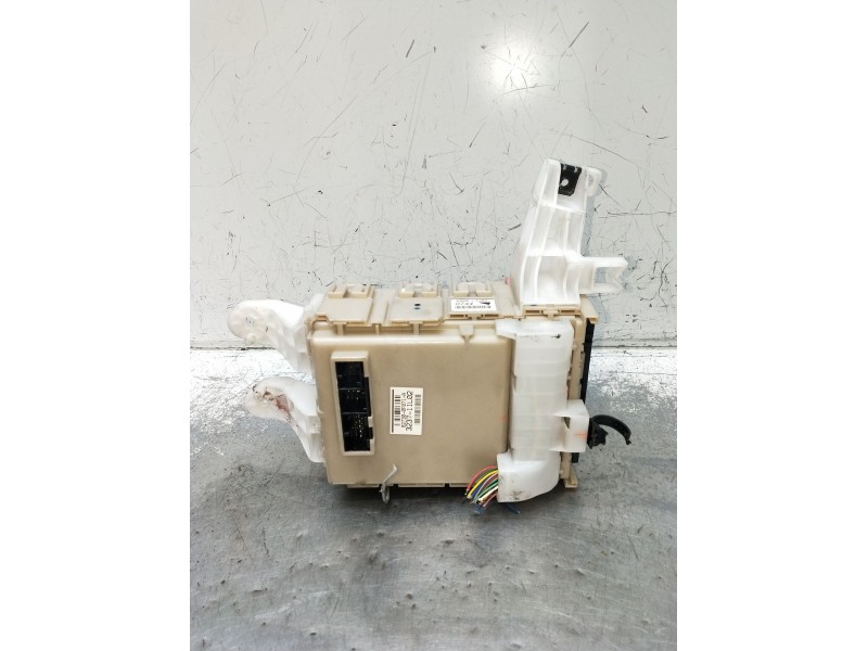 Recambio de caja reles / fusibles para toyota verso (_r2_) 2.2 d-4d (aur21_) referencia OEM IAM 827300F071A 323711L02 2009