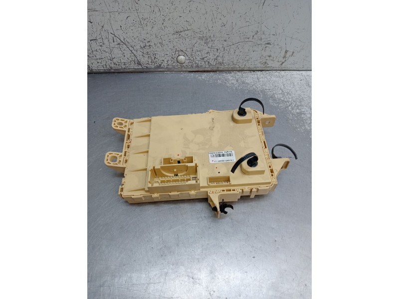 Recambio de caja reles / fusibles para kia carens iv 1.7 crdi referencia OEM IAM 91950A4510RP RP510I45207 2013