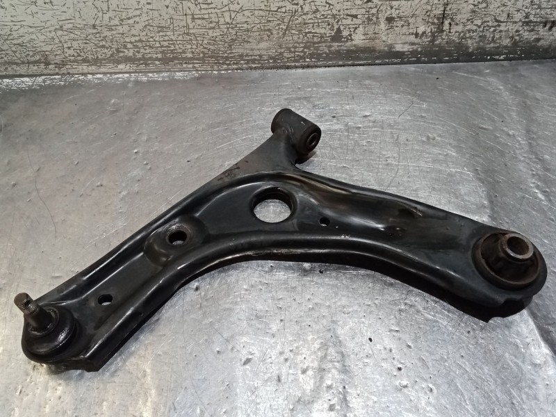 Recambio de brazo suspension inferior delantero izquierdo para toyota aygo (_b4_) 1.0 (kgb40) referencia OEM IAM   