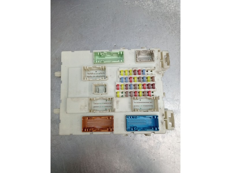 Recambio de caja reles / fusibles para ford c-max 1.0 ecoboost cat referencia OEM IAM A12675908 DV6T14A073EG 8470000312 2010