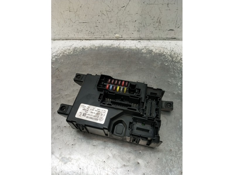 Recambio de caja reles / fusibles para fiat grande punto (199_) 1.2 referencia OEM IAM 28106881 00517986150 2005