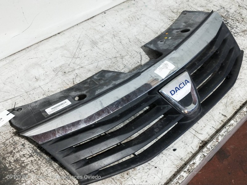 Recambio de rejilla delantera para dacia sandero ambiance referencia OEM IAM   
