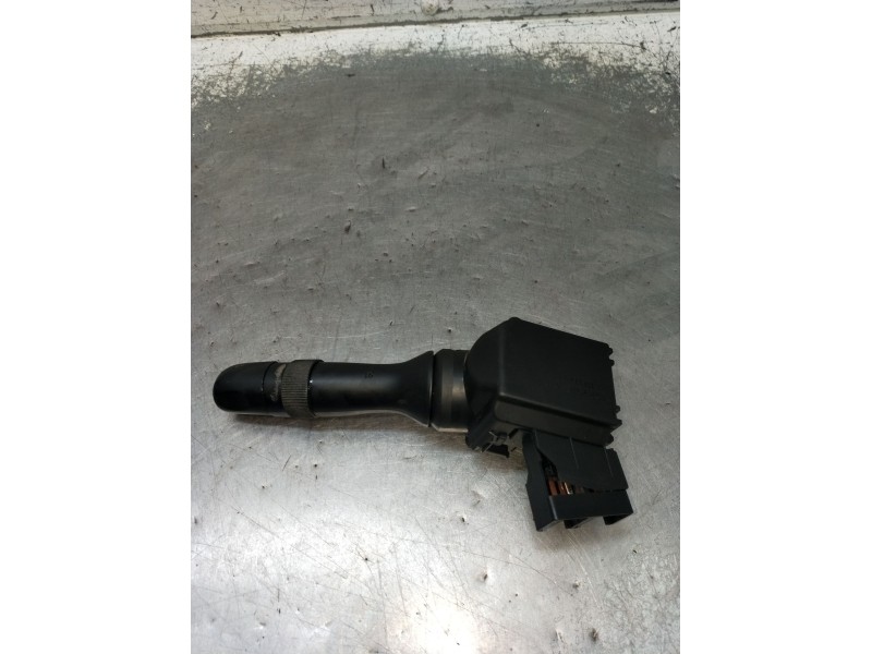 Recambio de mando limpia para toyota auris (_e15_) 1.4 d-4d (nde150_) referencia OEM IAM 17F243  2006