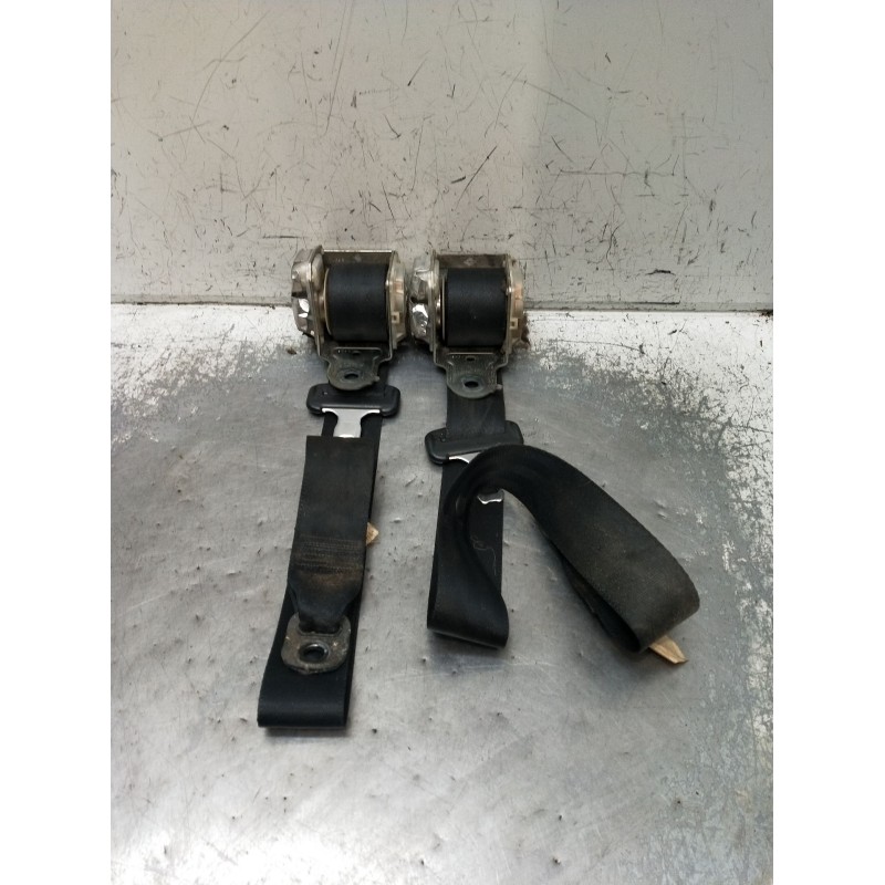Recambio de juego cinturones trasero para toyota auris (_e15_) 1.4 d-4d (nde150_) referencia OEM IAM  5P 2006