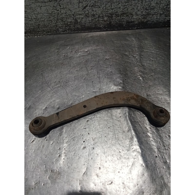 Recambio de brazo suspension superior trasero izquierdo para toyota avensis sedán (_t25_) 2.0 d-4d (cdt250_) referencia OEM IAM 