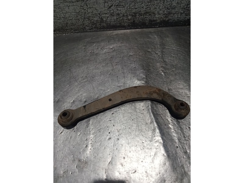 Recambio de brazo suspension superior trasero izquierdo para toyota avensis sedán (_t25_) 2.0 d-4d (cdt250_) referencia OEM IAM 