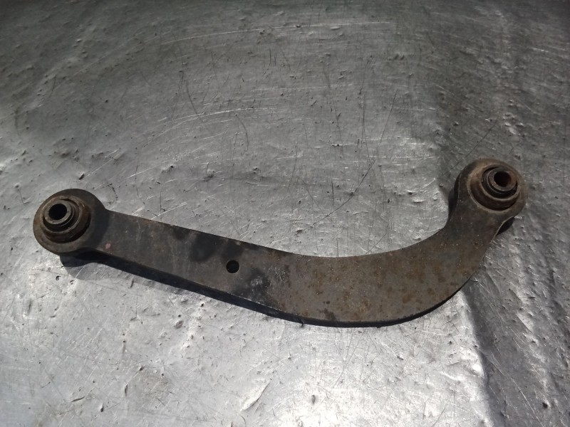 Recambio de brazo suspension superior trasero derecho para toyota avensis sedán (_t25_) 2.0 d-4d (cdt250_) referencia OEM IAM   