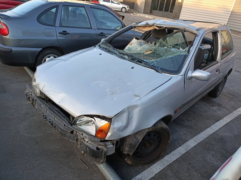 ford fiesta berlina (dx) del año 2001